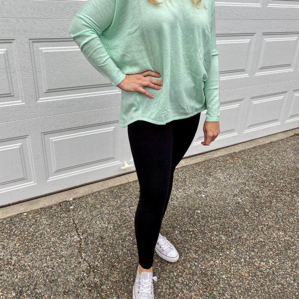 S/M MINT Oversized Hi-Low Sweater - Hyped …